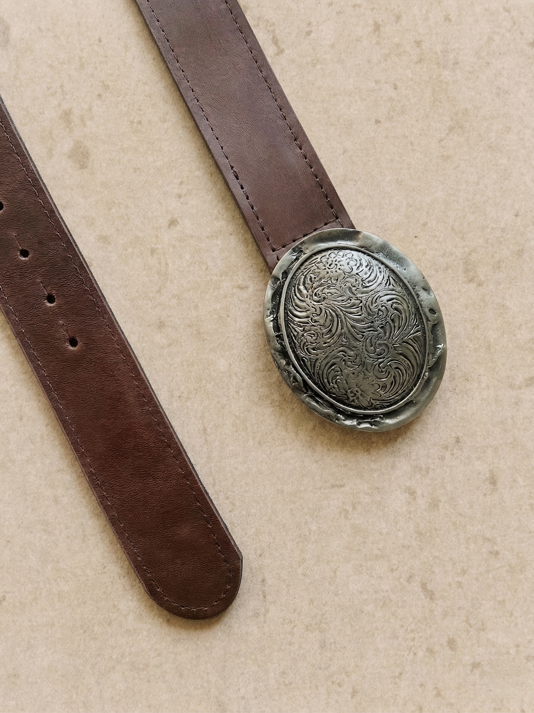 Cinturón de Cuero hebilla ovalada plata