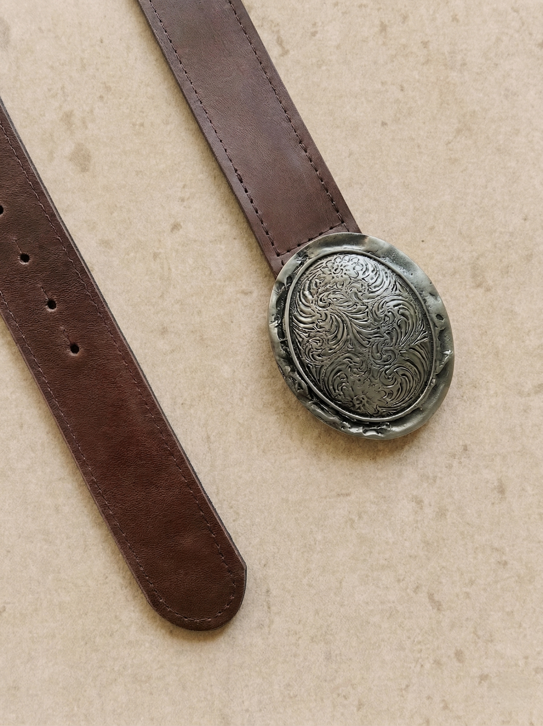 Cinturón de Cuero hebilla ovalada plata
