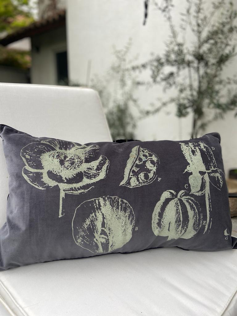Cojín terciopelo Gris Peonía 70x40.