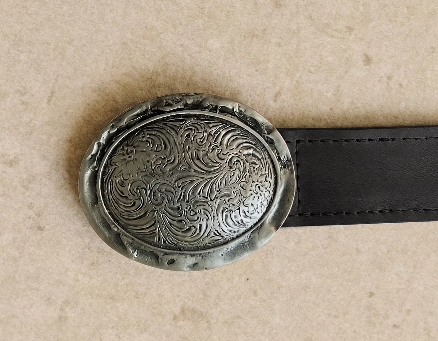 Cinturón de Cuero negro hebilla ovalada plata